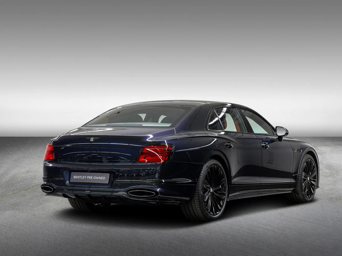 2025 Bentley Flying Spur Speed V8 Hybrid offered by an official Bentley dealer in Leusden, Netherlands, photo 4 of 15