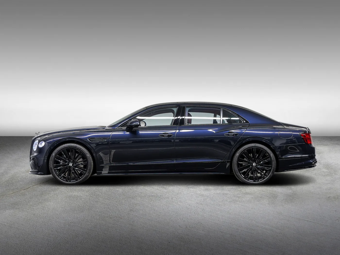 2025 Bentley Flying Spur Speed V8 Hybrid offered by an official Bentley dealer in Leusden, Netherlands, photo 7 of 15