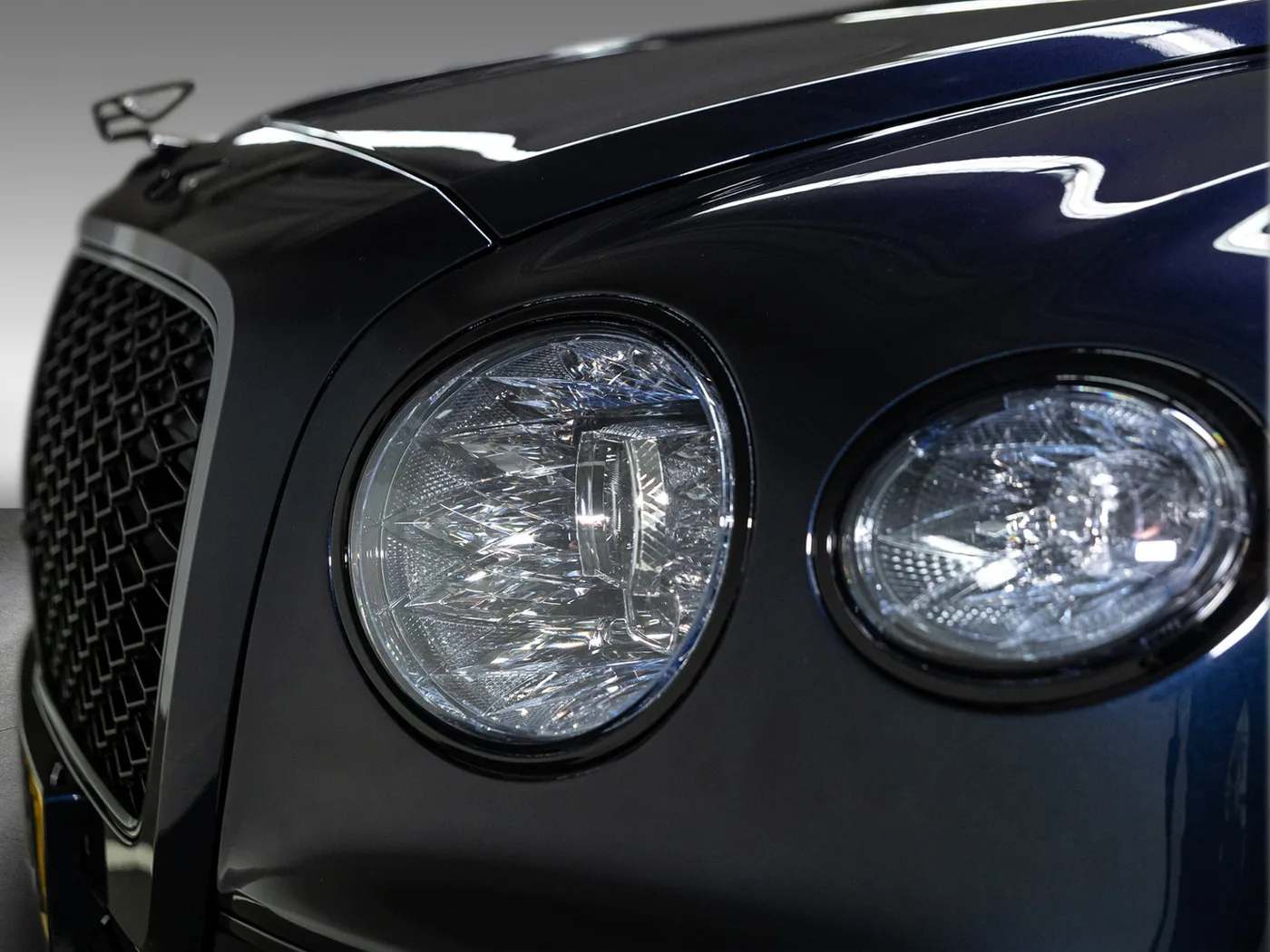 2025 Bentley Flying Spur Speed V8 Hybrid offered by an official Bentley dealer in Leusden, Netherlands, photo 9 of 15