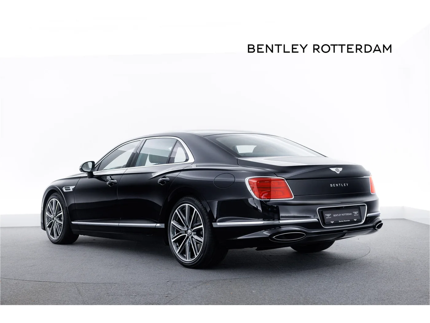 2025 Bentley Flying Spur V8 Hybrid offered by an official Bentley dealer in Rotterdam, Netherlands, photo 3 of 15