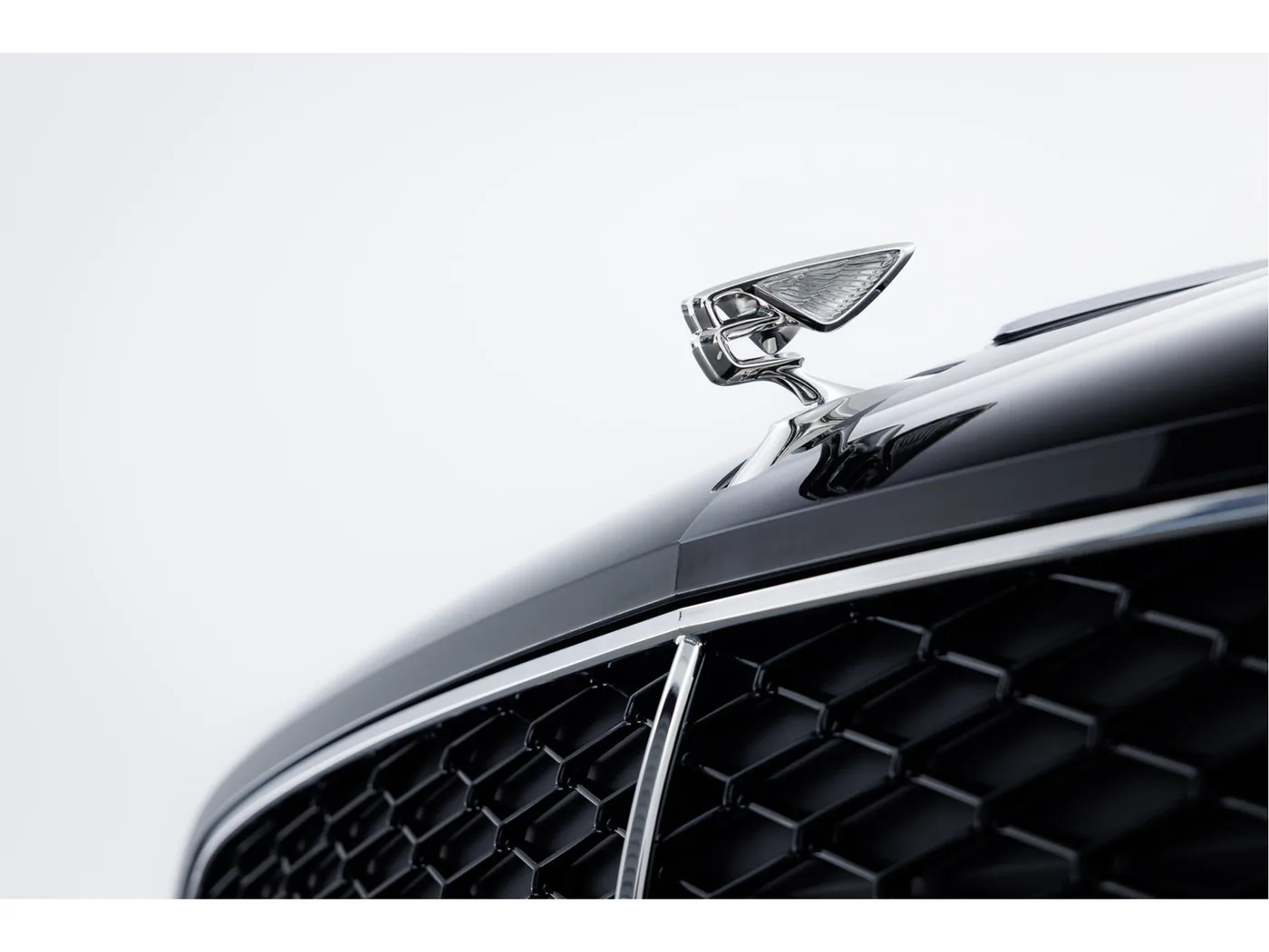 2025 Bentley Flying Spur V8 Hybrid offered by an official Bentley dealer in Rotterdam, Netherlands, photo 11 of 15