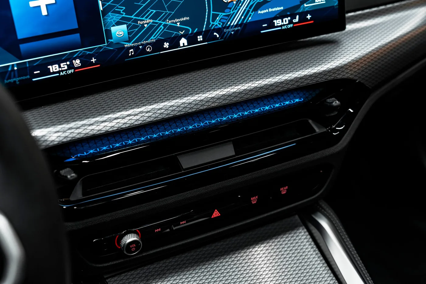 2025 BMW M440i xDrive, Gran Coupé offered by a specialist dealer in Bratislava, Slovakia, photo 12 of 15