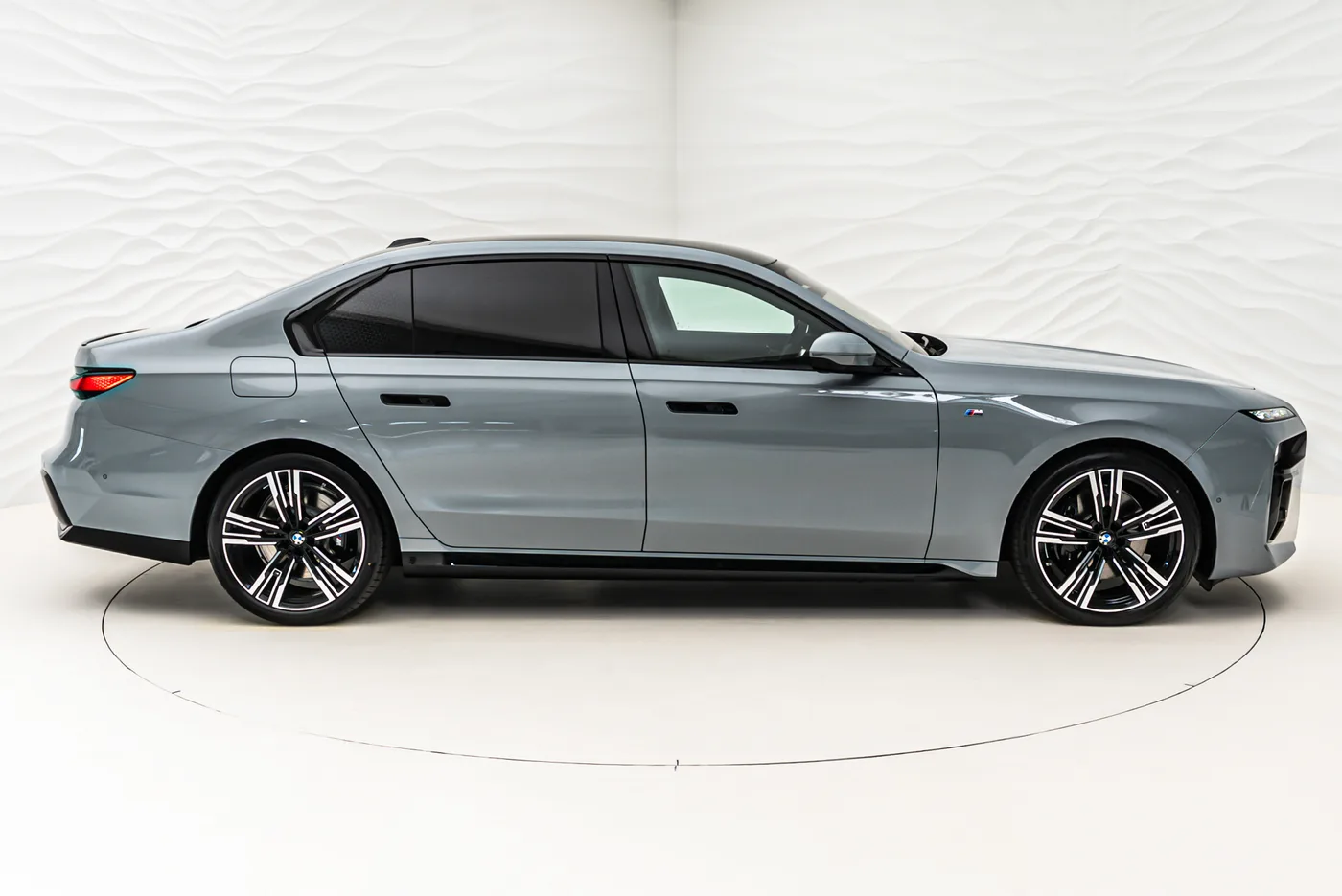 2025 BMW 520d xDrive offered by a specialist dealer in Sengenthal, Germany, photo 7 of 10