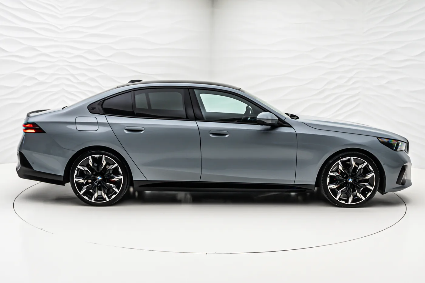 2025 BMW 520d xDrive offered by a specialist dealer in Sengenthal, Germany, photo 7 of 10