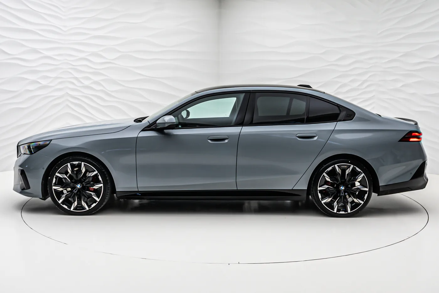 2025 BMW 520d xDrive offered by a specialist dealer in Sengenthal, Germany, photo 3 of 10