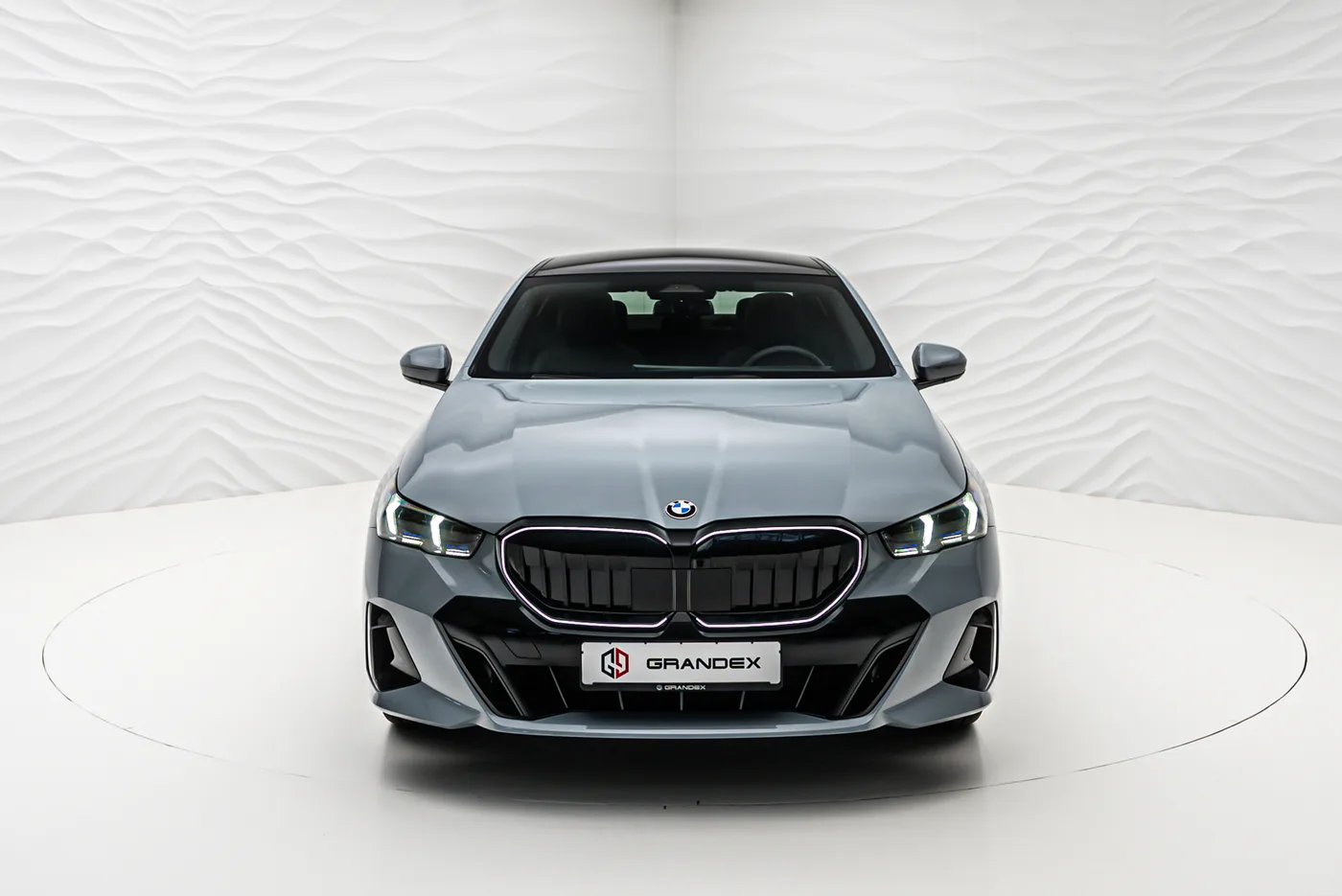 2025 BMW 520d xDrive offered by a specialist dealer in Sengenthal, Germany, photo 9 of 10