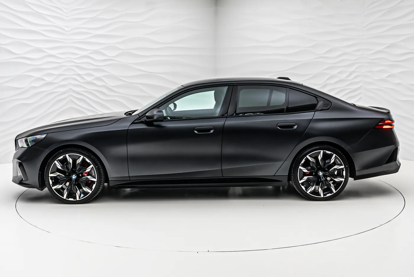 2025 BMW 540 xDrive offered by a specialist dealer in Sengenthal, Germany, photo 3 of 10