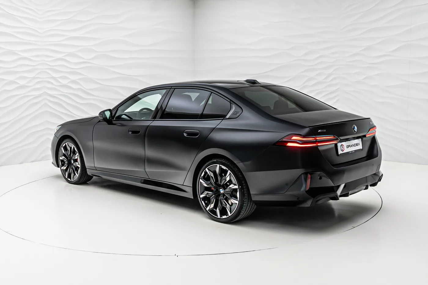 2025 BMW 540 xDrive offered by a specialist dealer in Sengenthal, Germany, photo 4 of 10