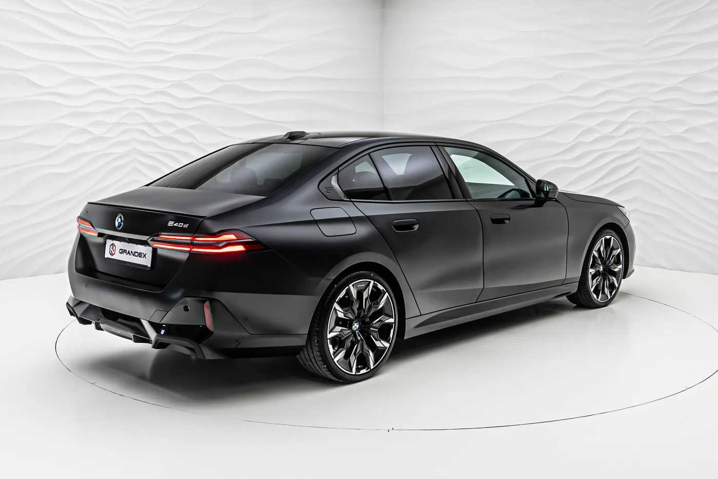 2025 BMW 540 xDrive offered by a specialist dealer in Sengenthal, Germany, photo 6 of 10