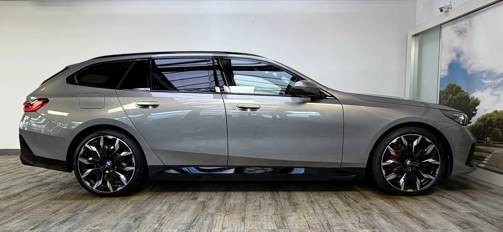 2025 BMW 550e Touring, 4/30