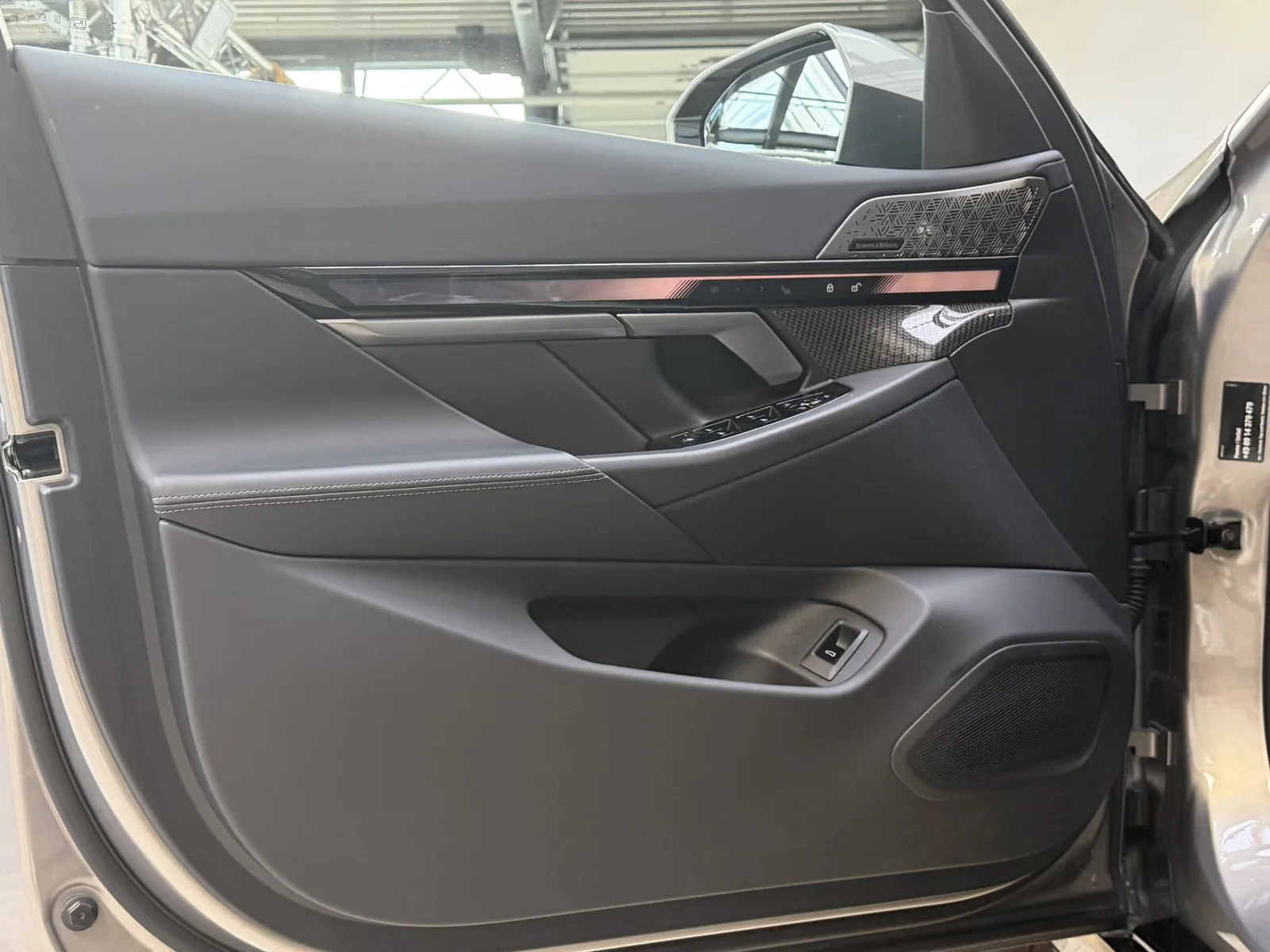 2025 BMW 550e Touring, 18/30