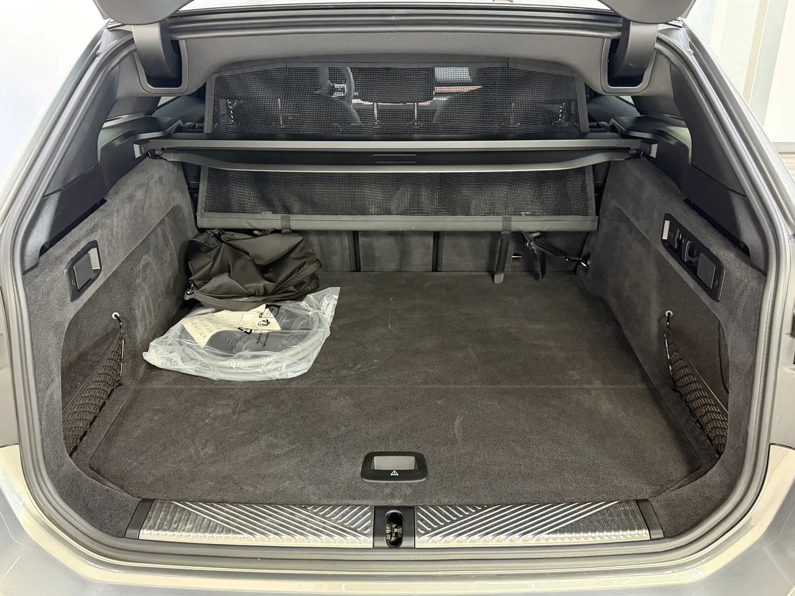 2025 BMW 550e Touring, 23/30