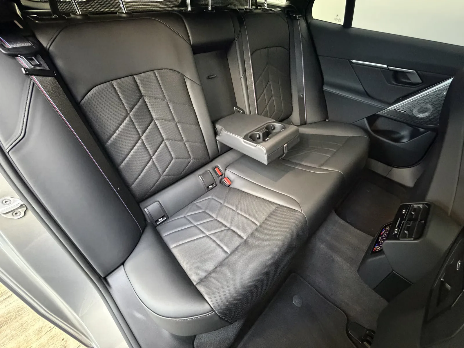 2025 BMW 550e Touring, 28/30