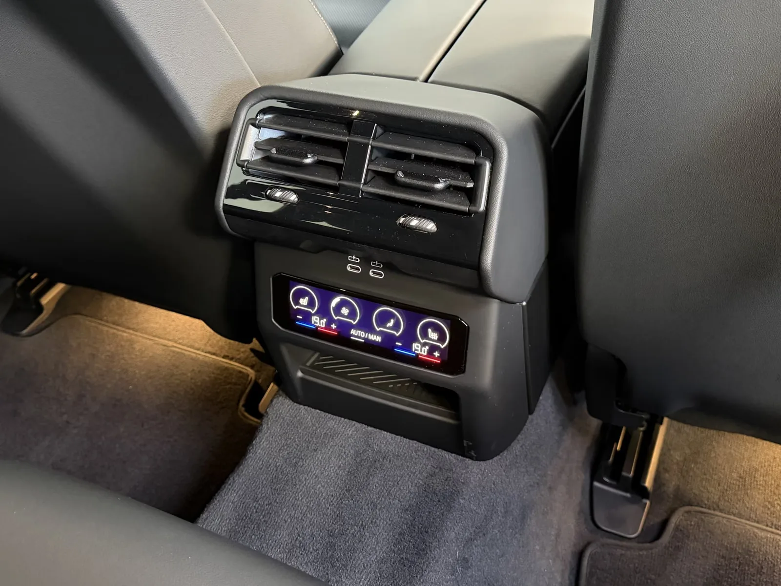 2025 BMW 550e Touring, 30/30