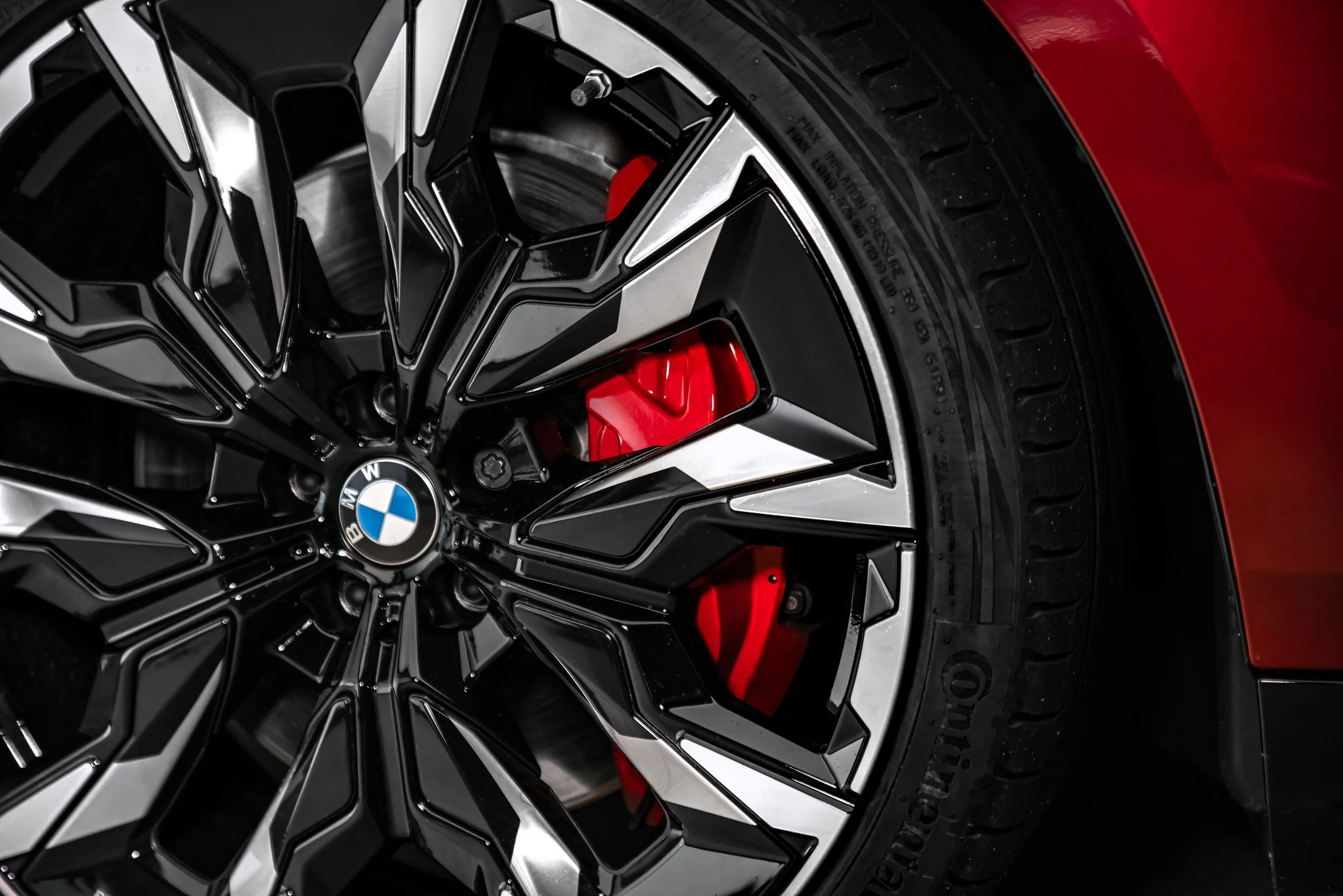 2025 BMW 550e xDrive, M Sport, 11/25