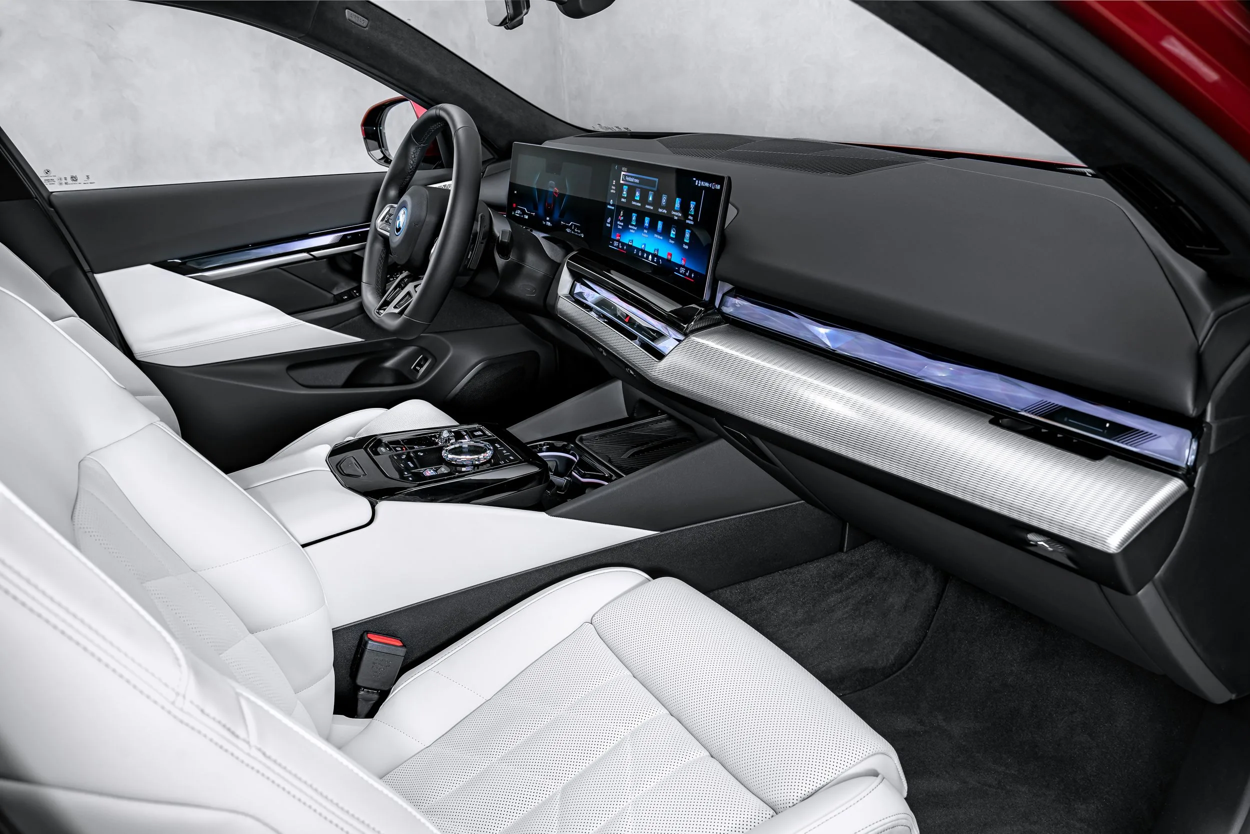 2025 BMW 550e xDrive, M Sport, 14/25