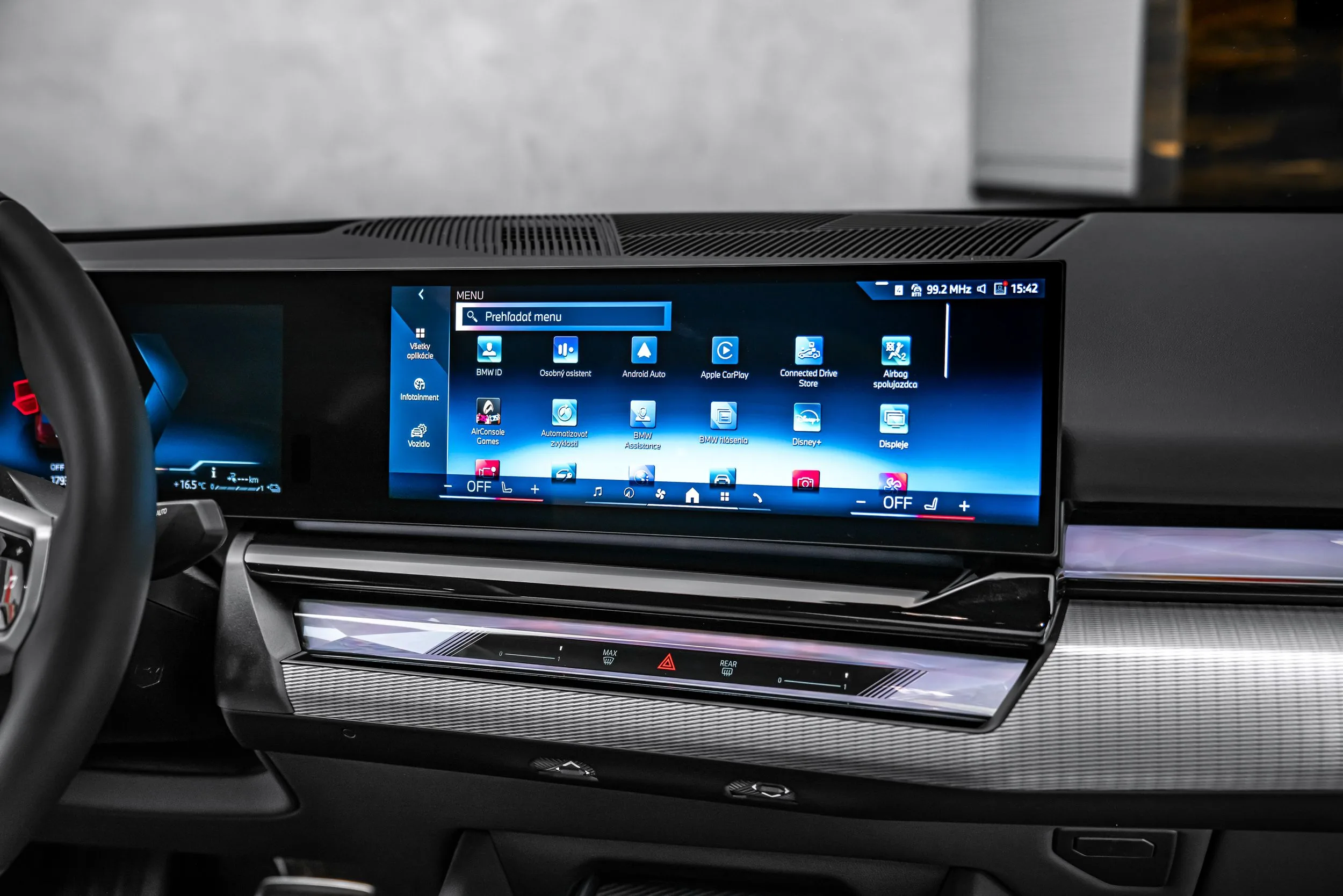 2025 BMW 550e xDrive, M Sport, 18/25