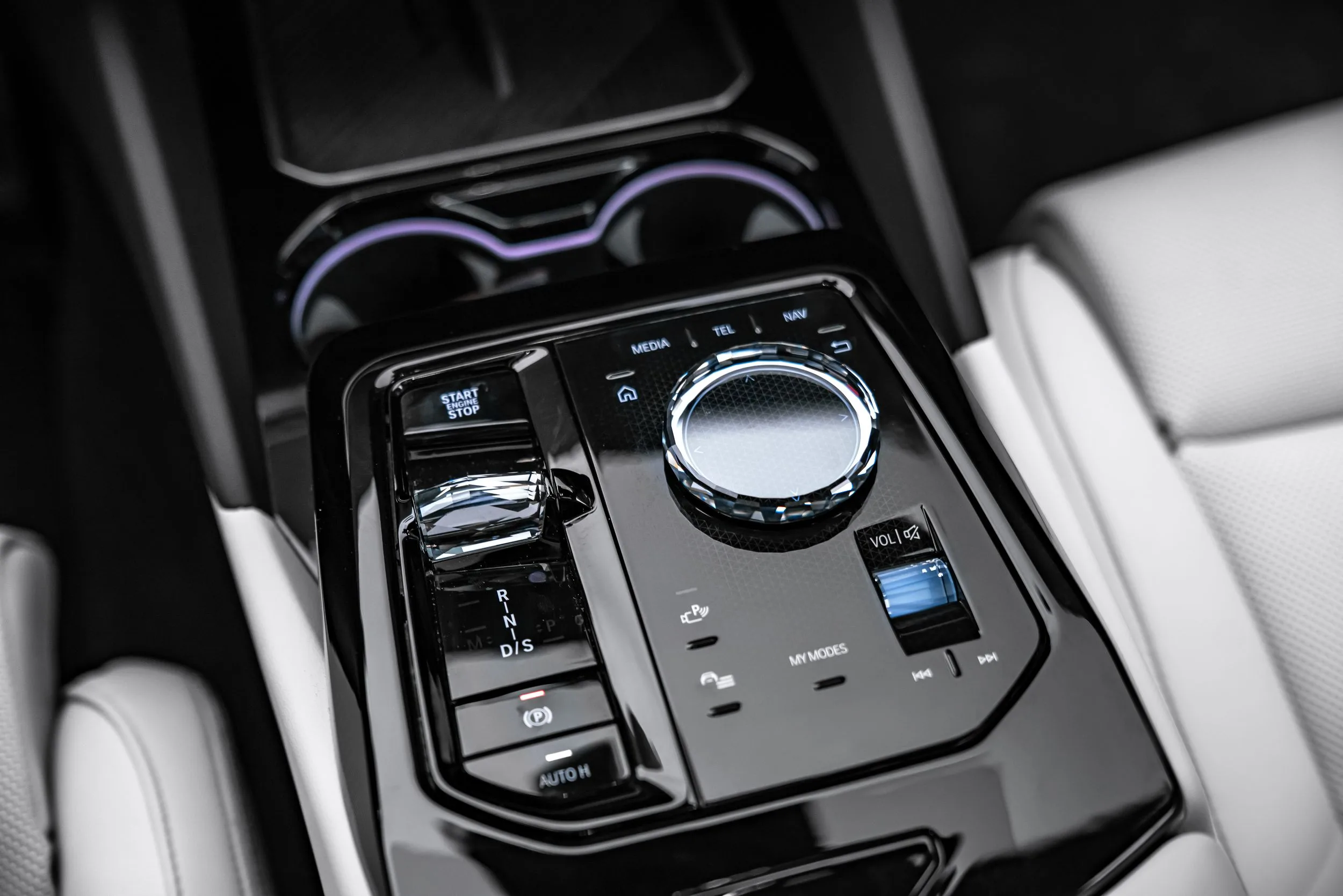 2025 BMW 550e xDrive, M Sport, 19/25