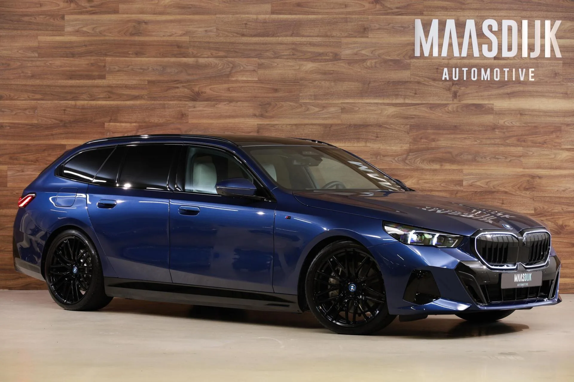 2025 BMW 550e xDrive Touring, 4/30