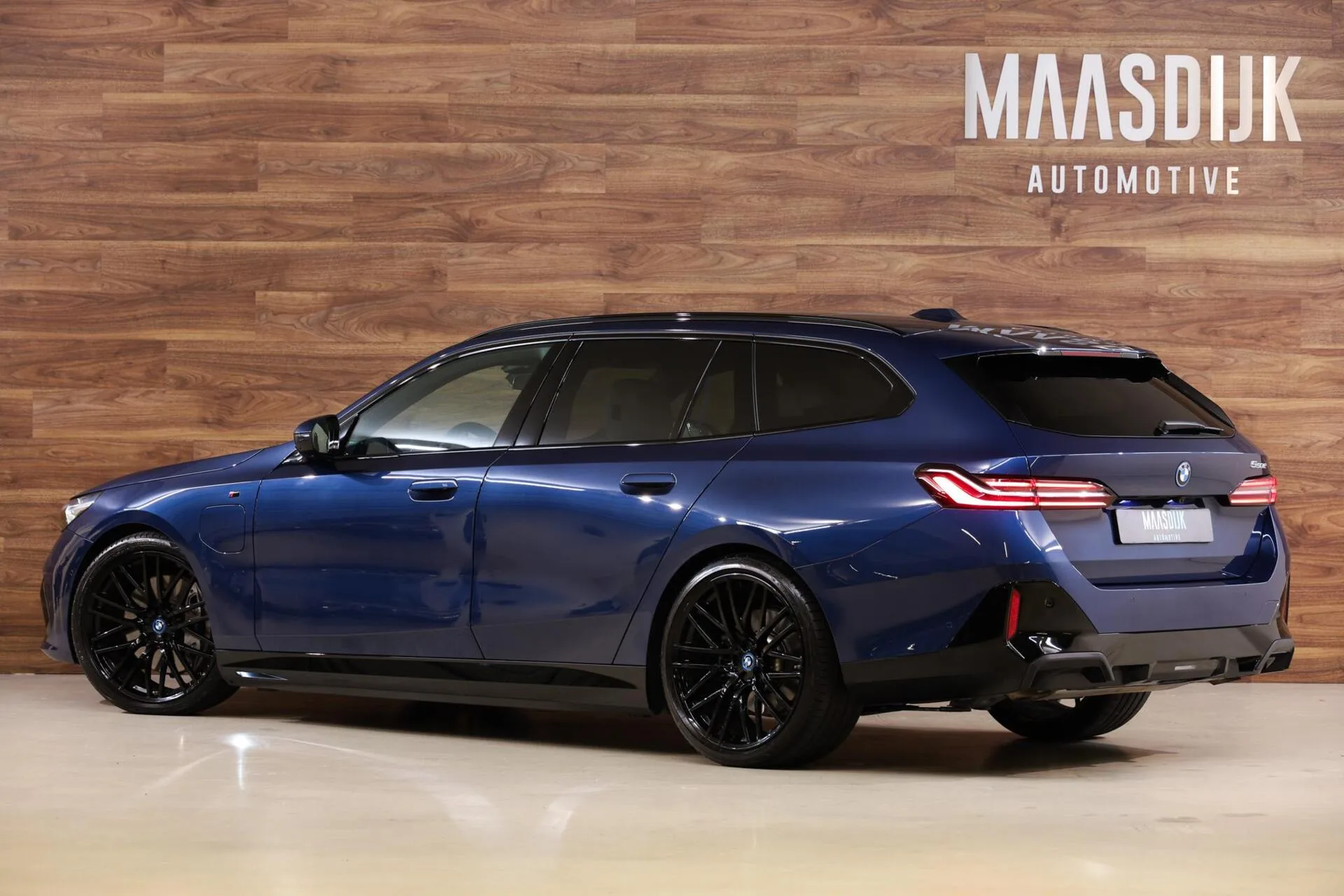 2025 BMW 550e xDrive Touring, 11/30