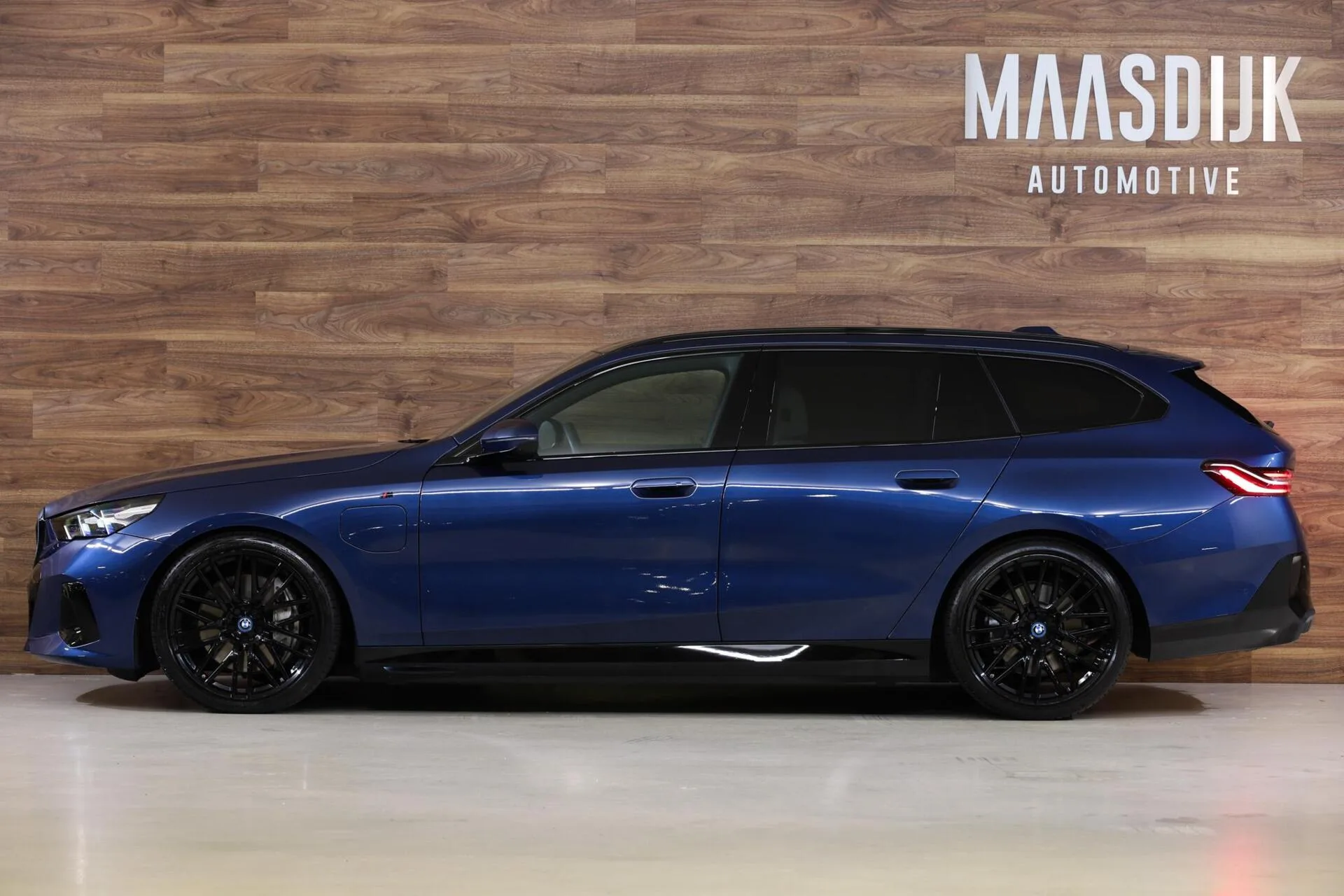 2025 BMW 550e xDrive Touring, 12/30