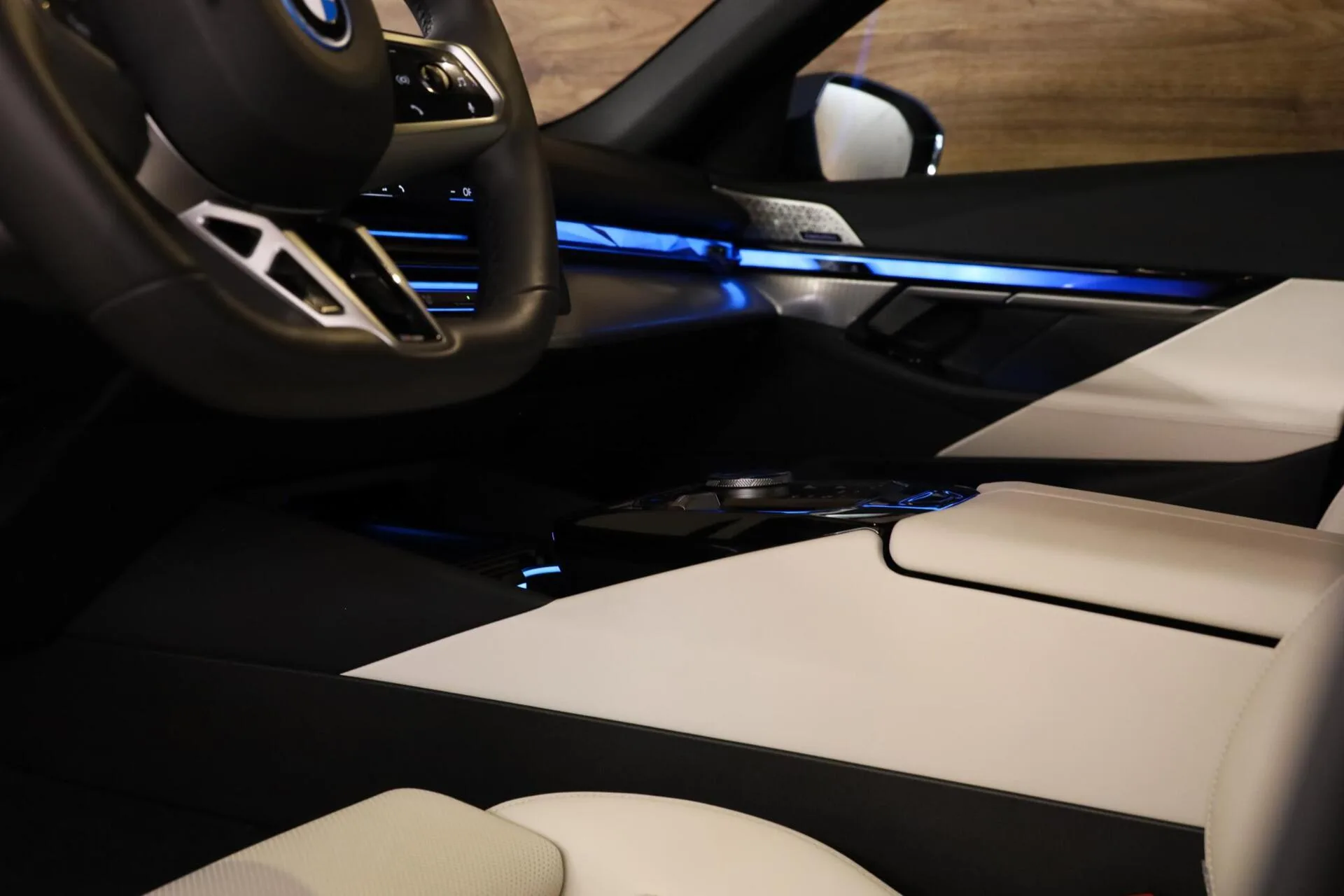 2025 BMW 550e xDrive Touring, 27/30