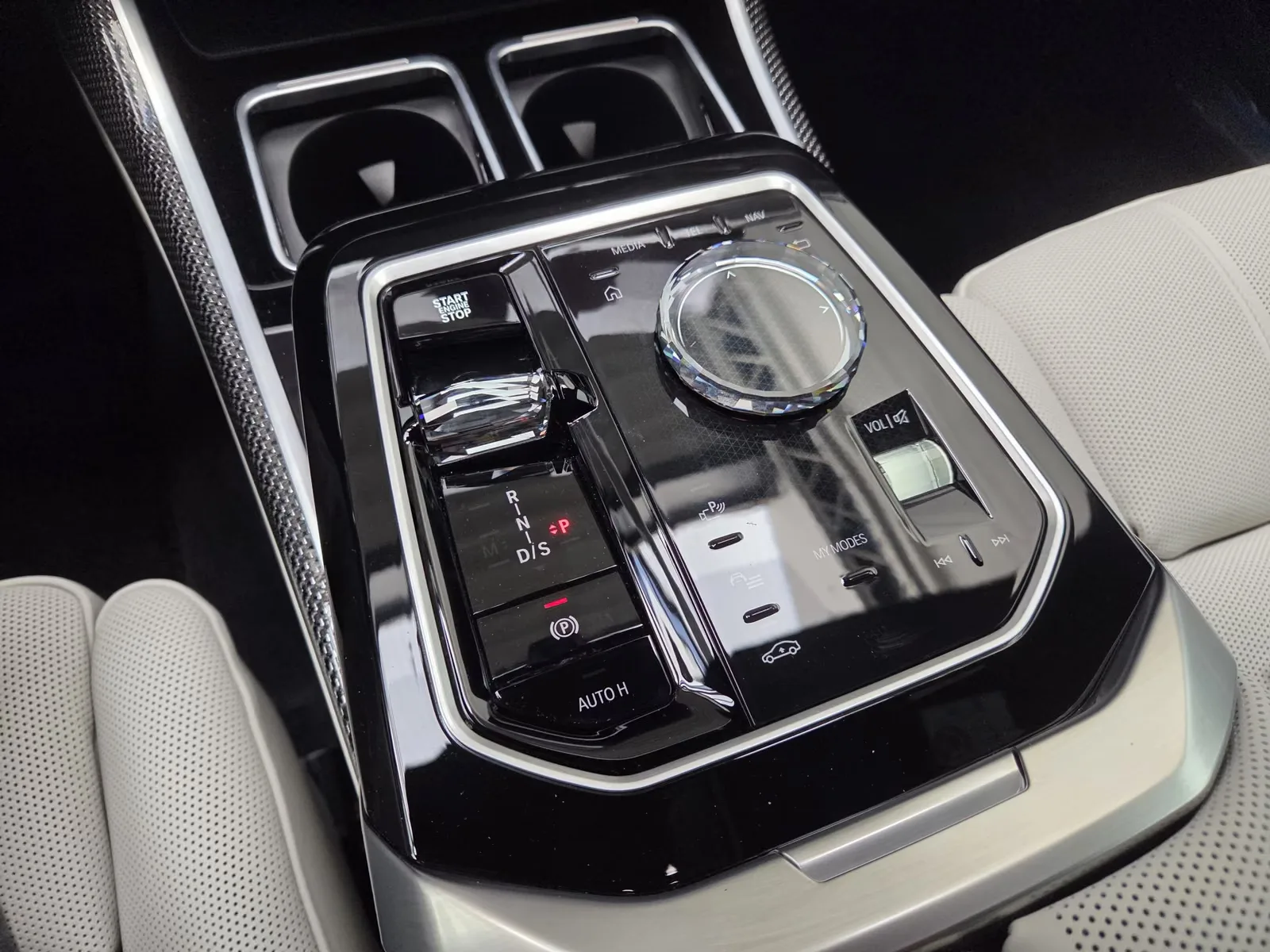 2025 BMW 740d Design Pure Excellence, 11/30