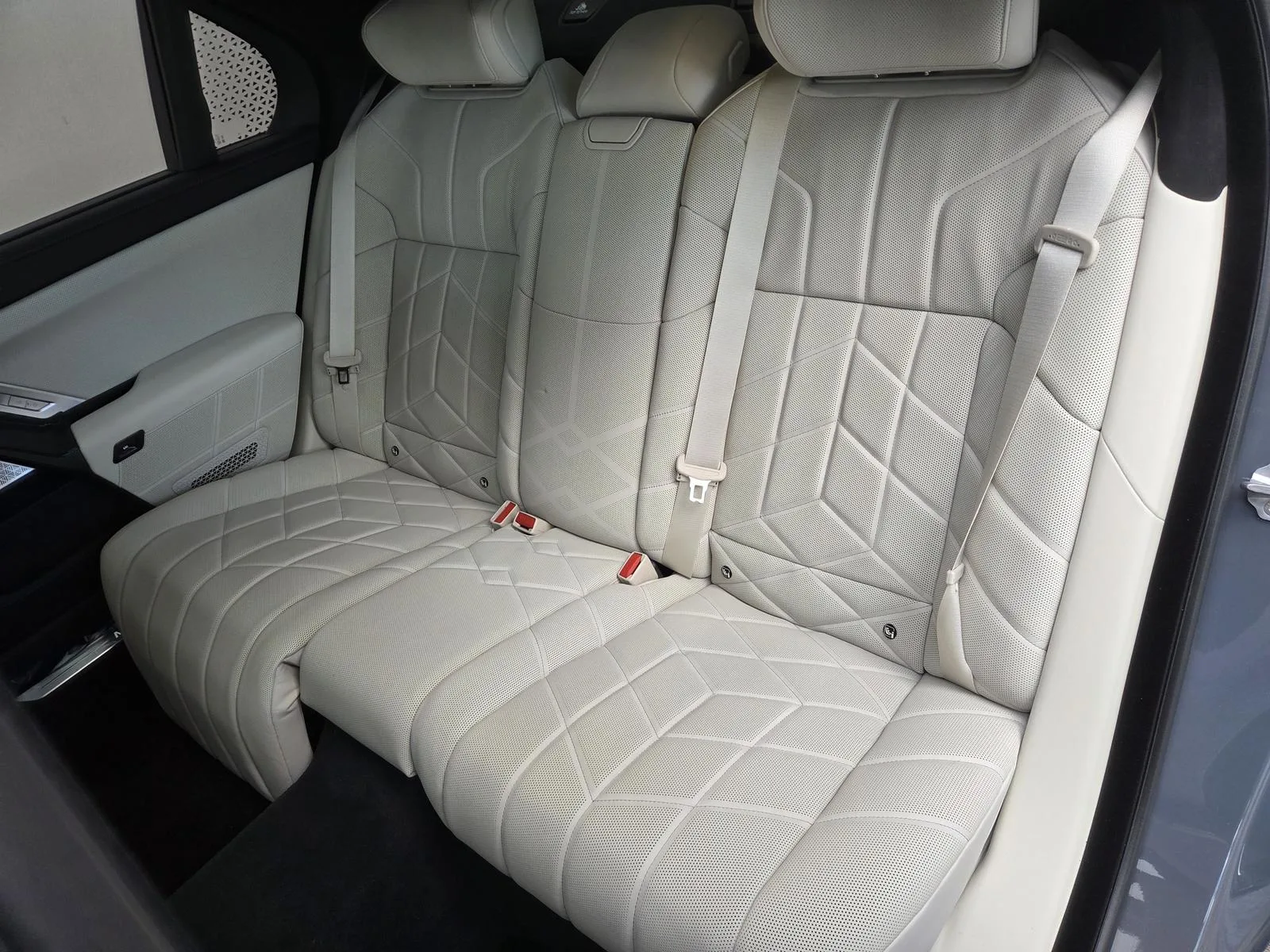 2025 BMW 740d Design Pure Excellence, 18/30