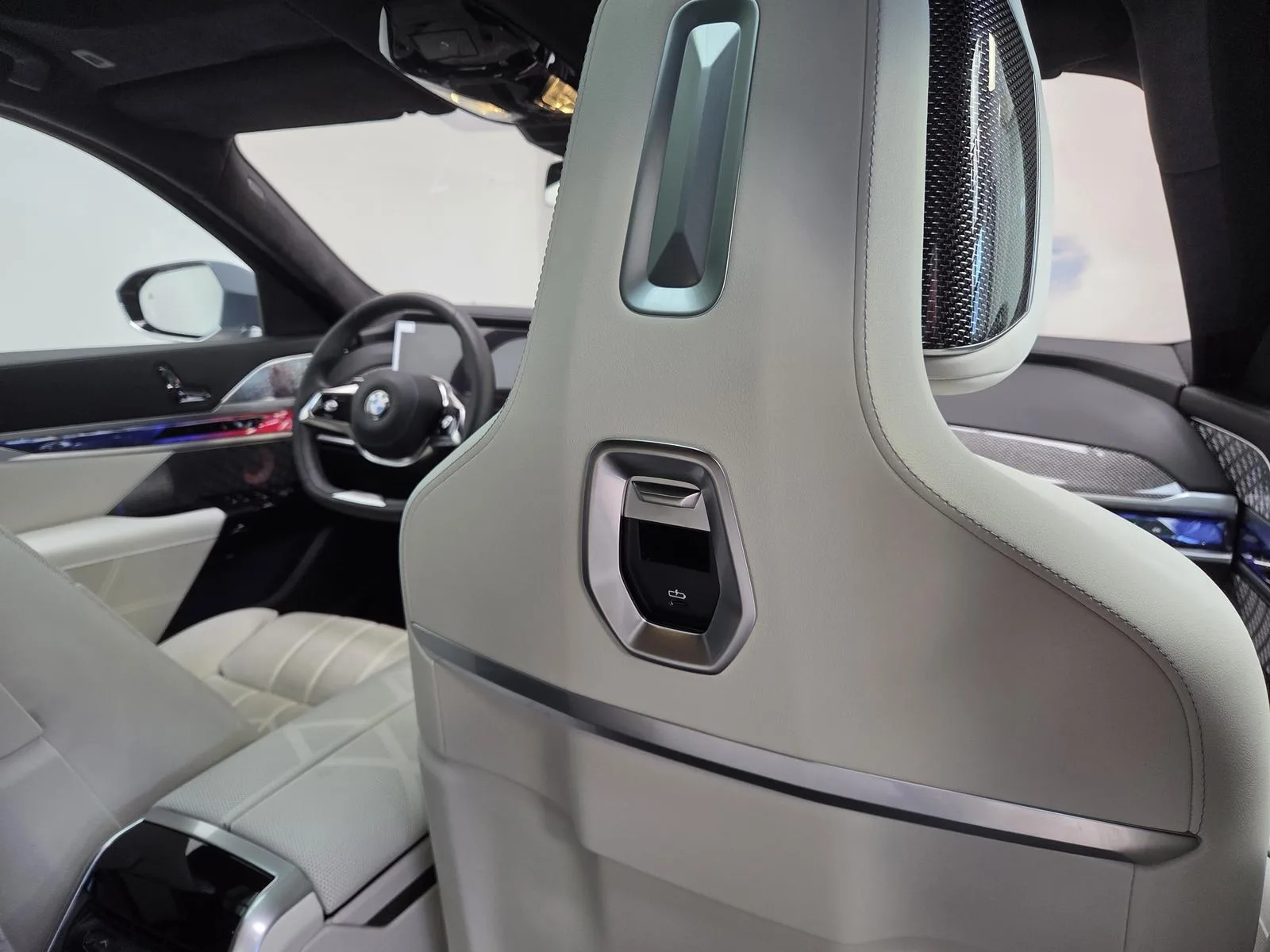 2025 BMW 740d Design Pure Excellence, 27/30