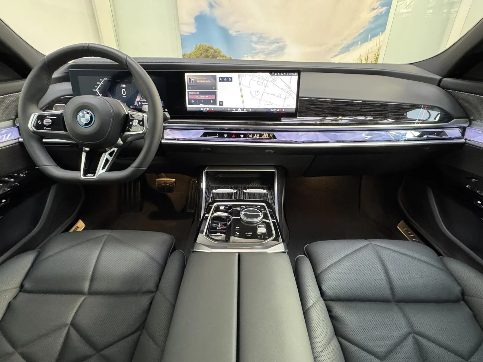 2025 BMW 750e, 7/30