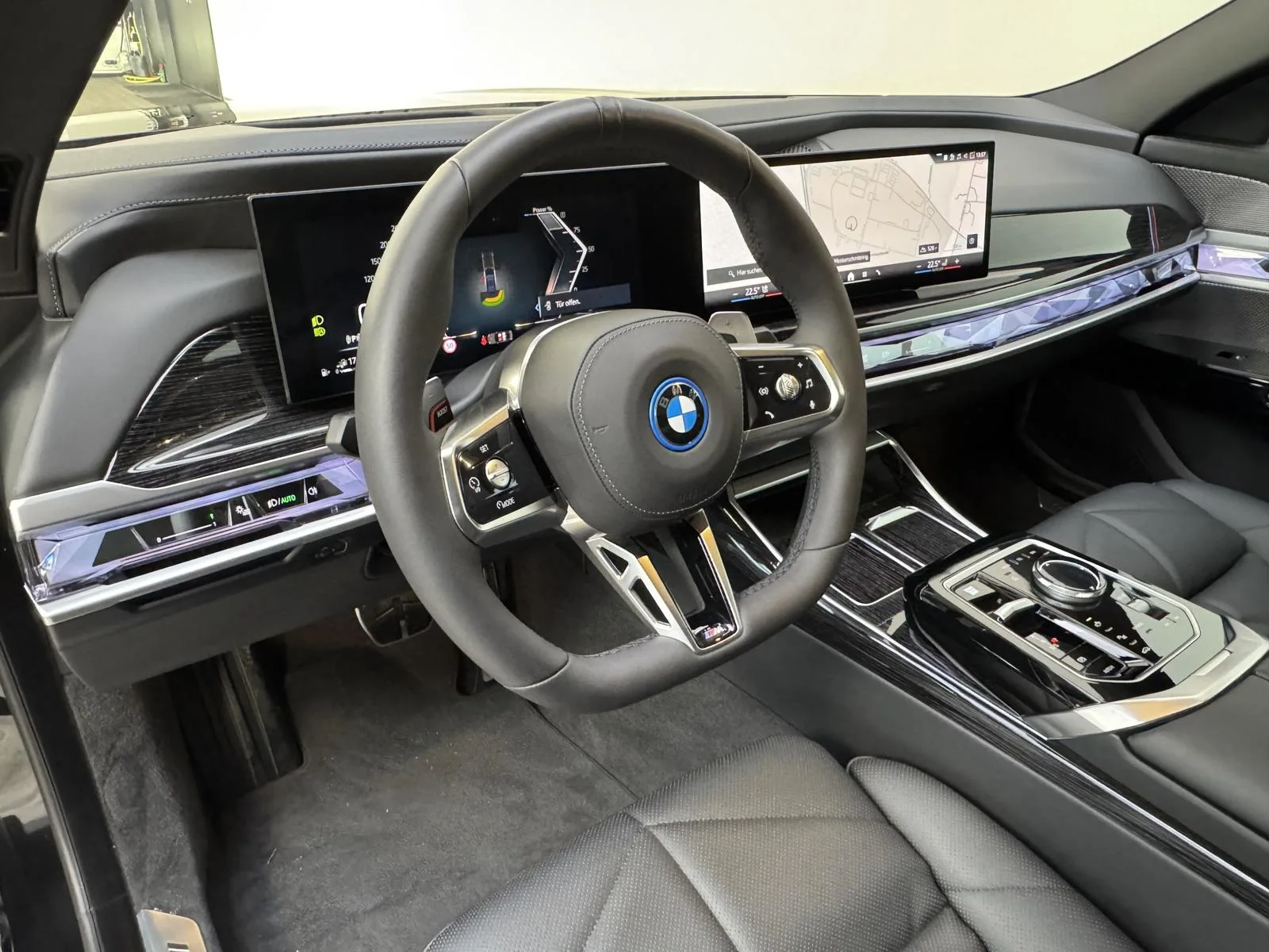 2025 BMW 750e, 8/30