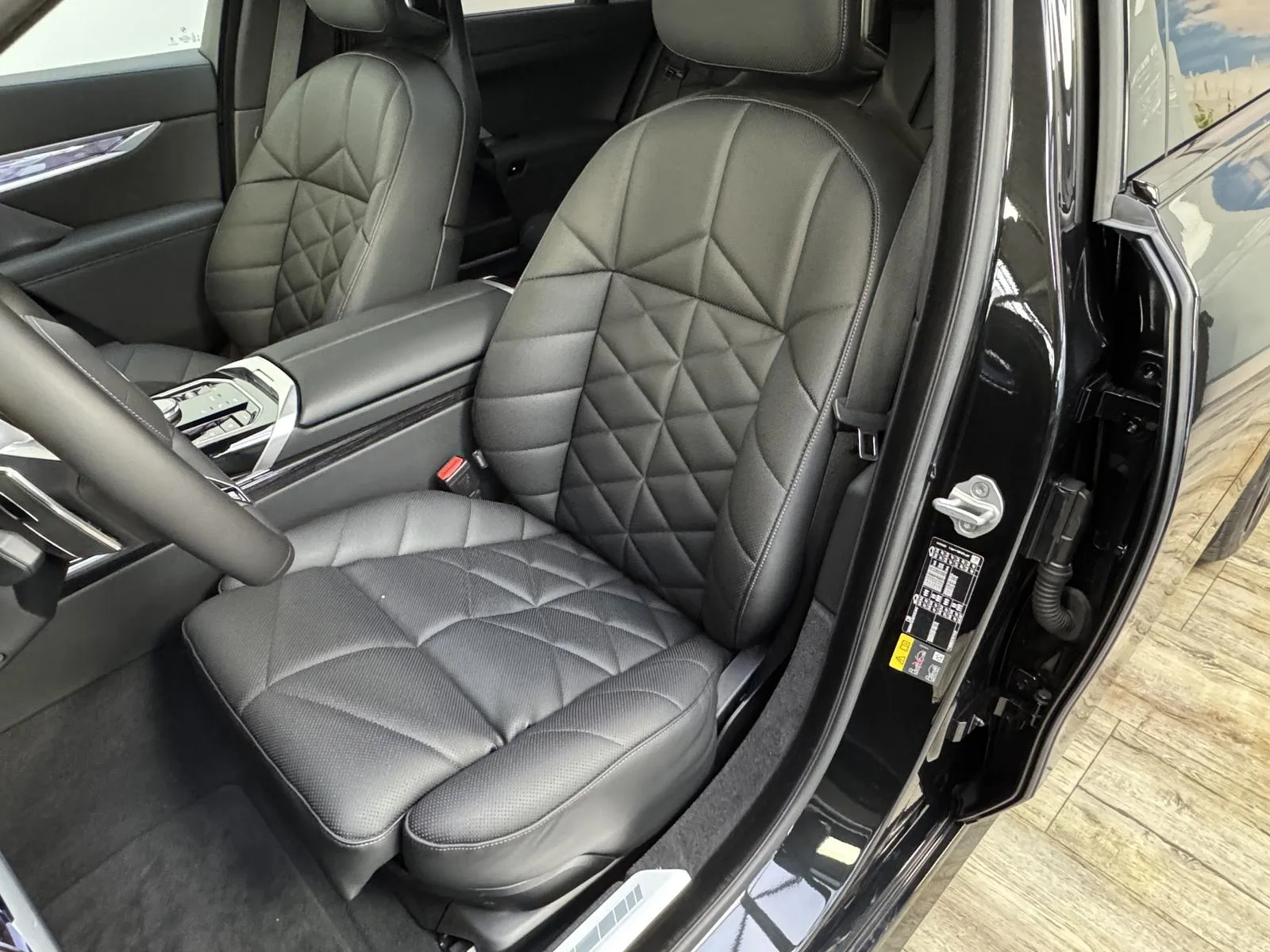 2025 BMW 750e, 15/30