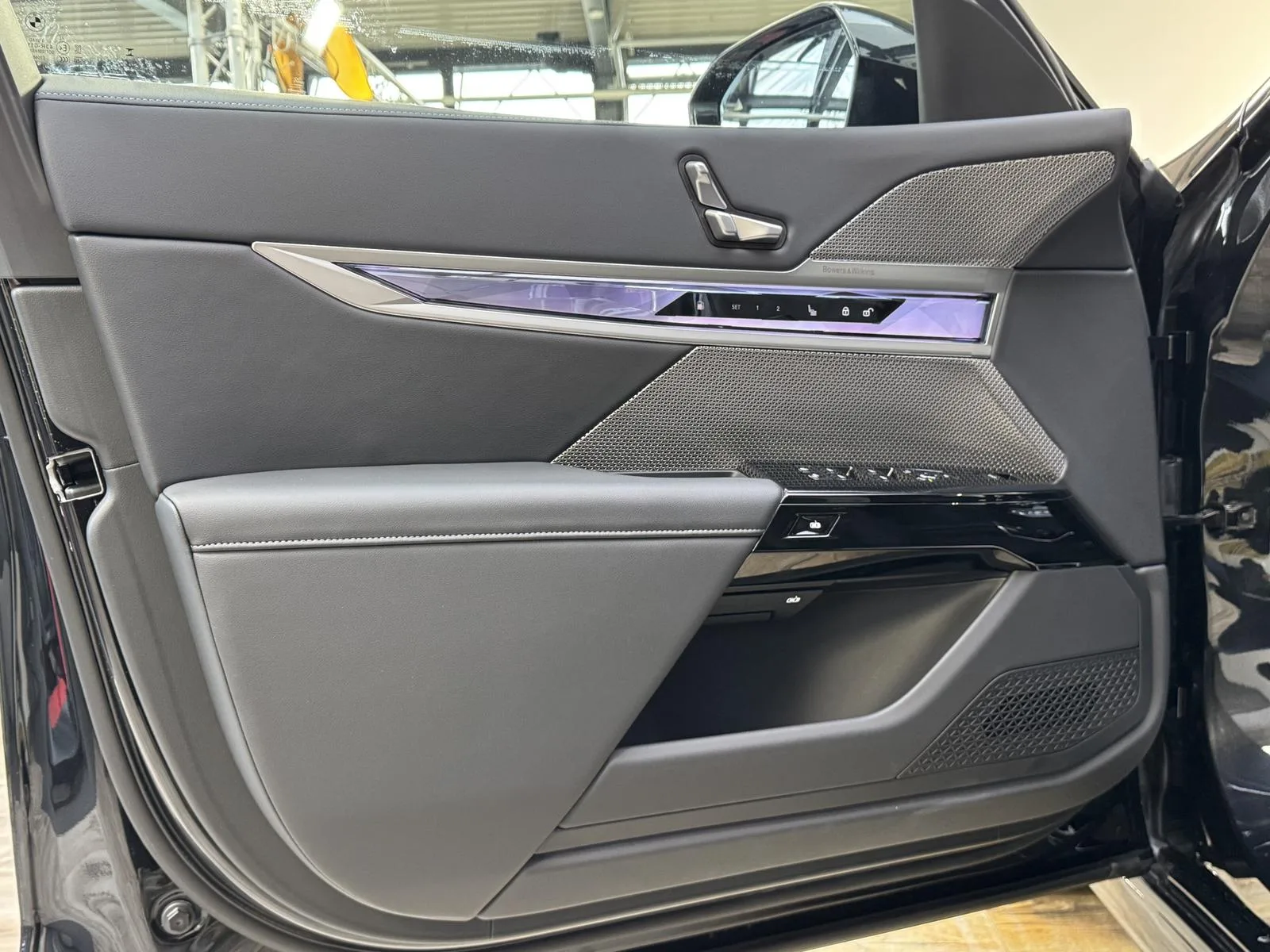2025 BMW 750e, 17/30