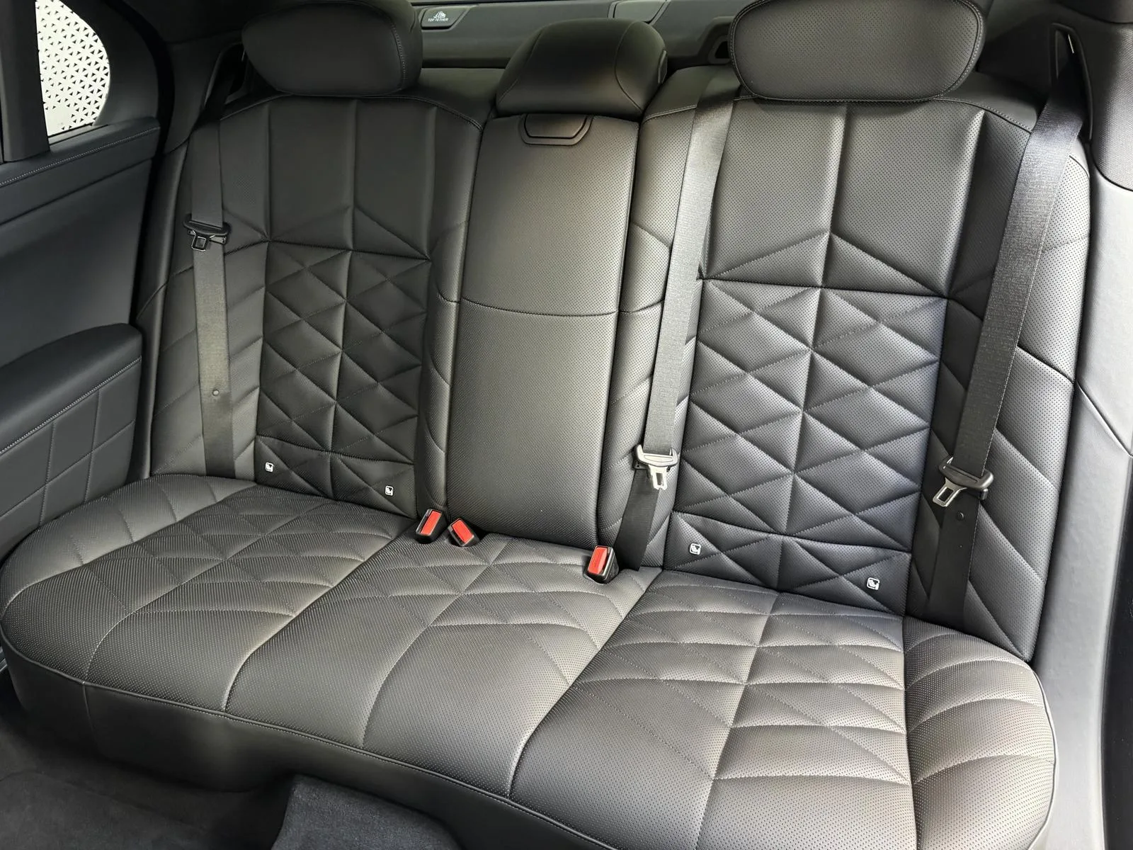 2025 BMW 750e, 18/30