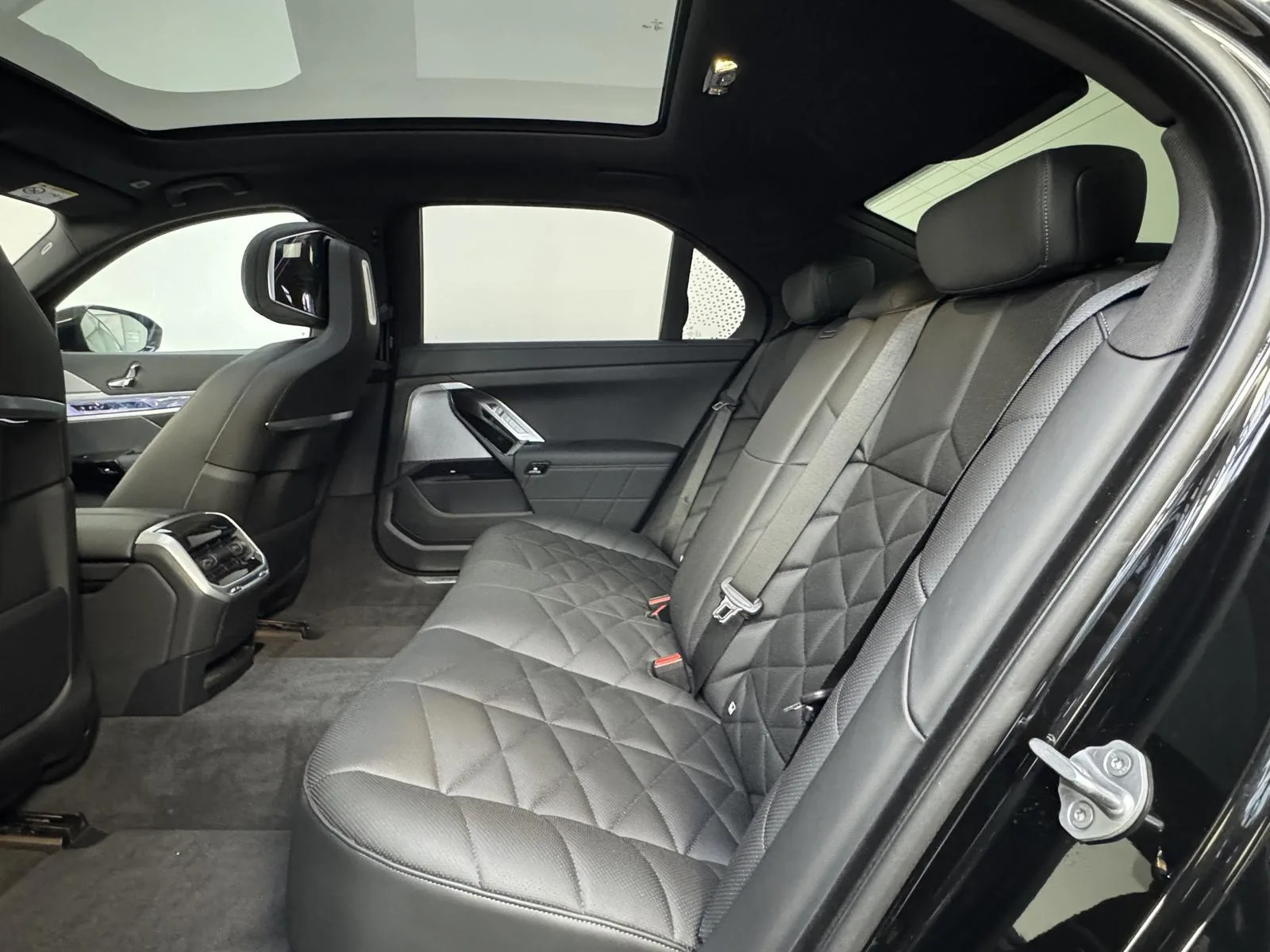2025 BMW 750e, 19/30