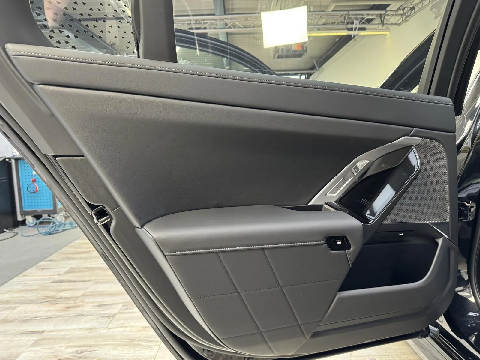 2025 BMW 750e, 21/30