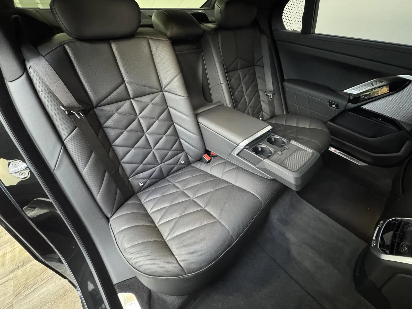 2025 BMW 750e, 23/30