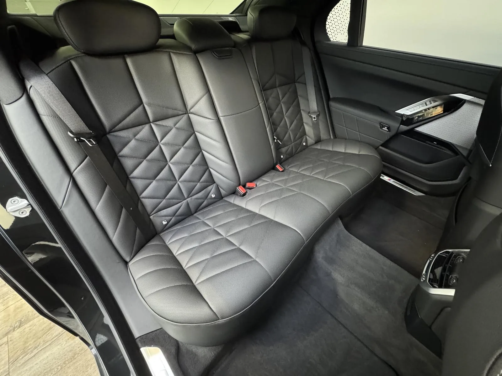 2025 BMW 750e, 24/30
