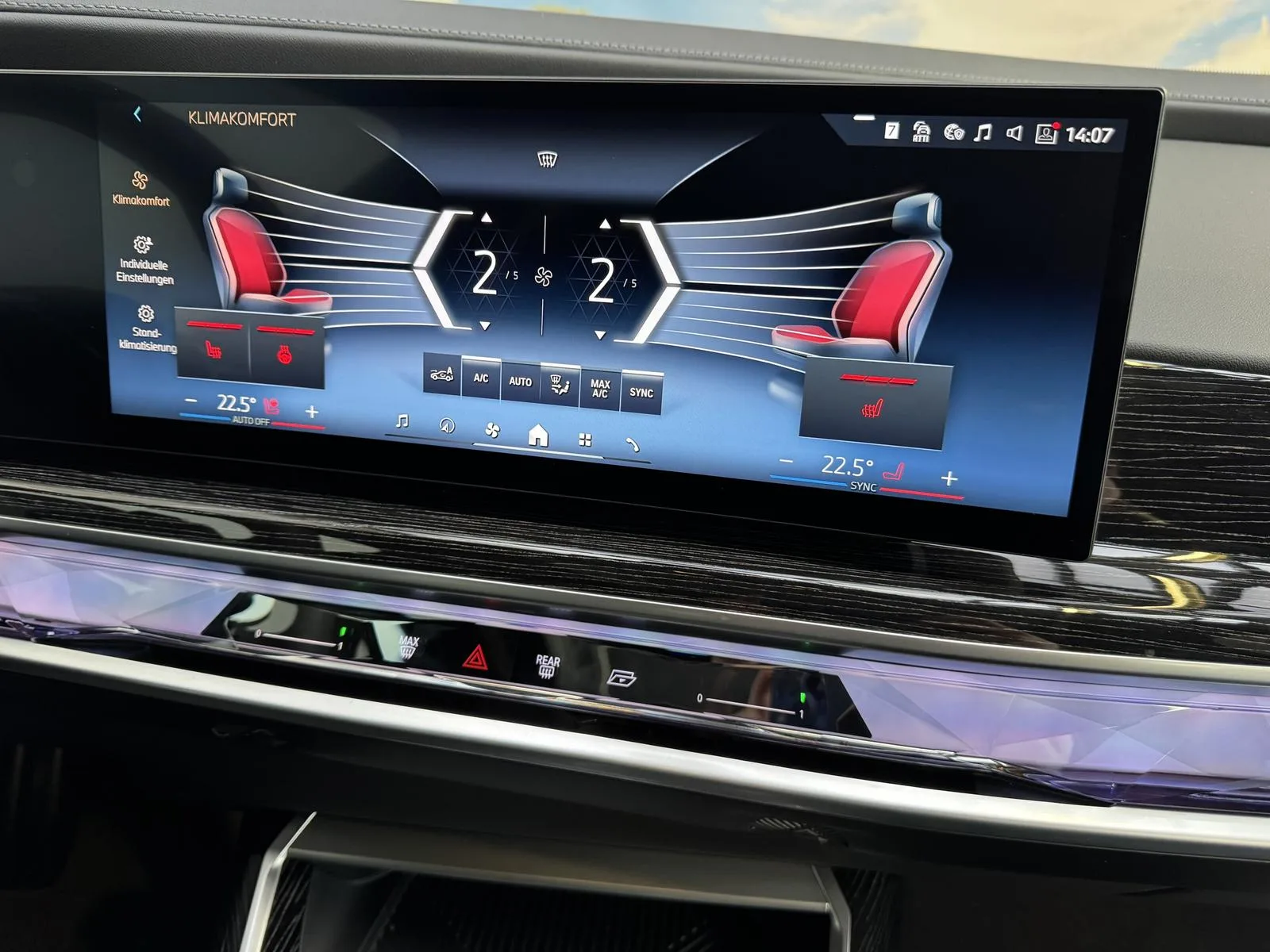2025 BMW 750e, 29/30