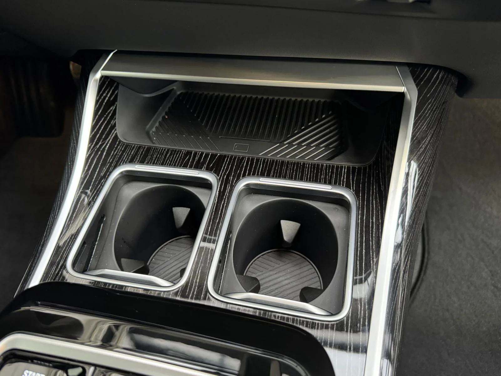 2025 BMW 750e, 30/30