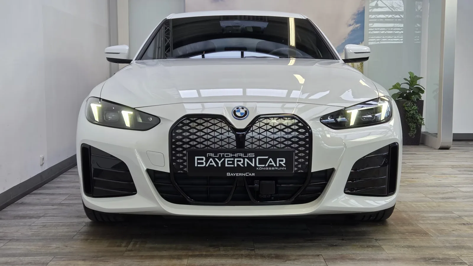 2025 BMW i4 xDrive40 M Sport Pro, 2/30