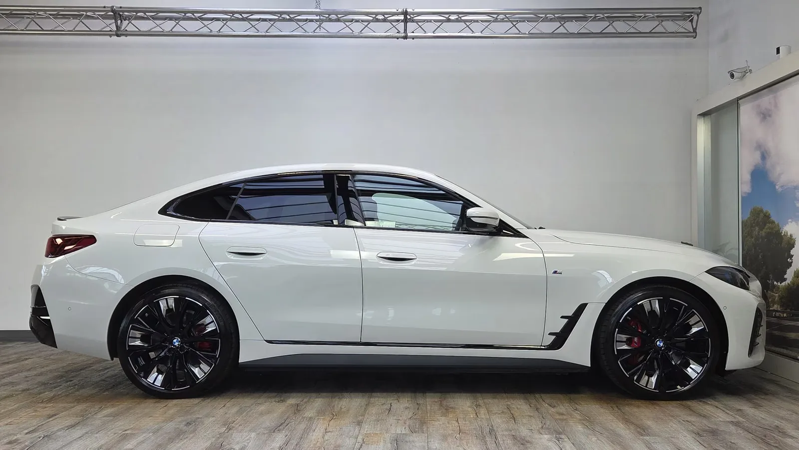 2025 BMW i4 xDrive40 M Sport Pro, 4/30