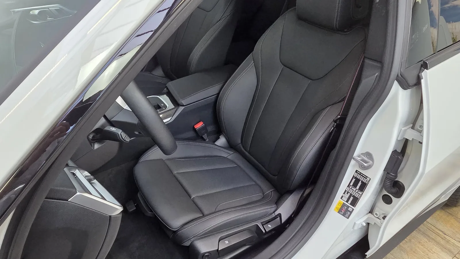2025 BMW i4 xDrive40 M Sport Pro, 15/30