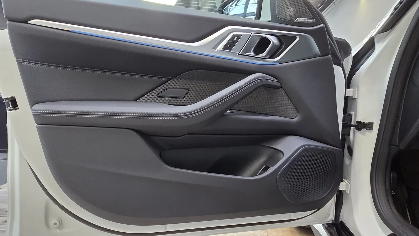2025 BMW i4 xDrive40 M Sport Pro, 16/30