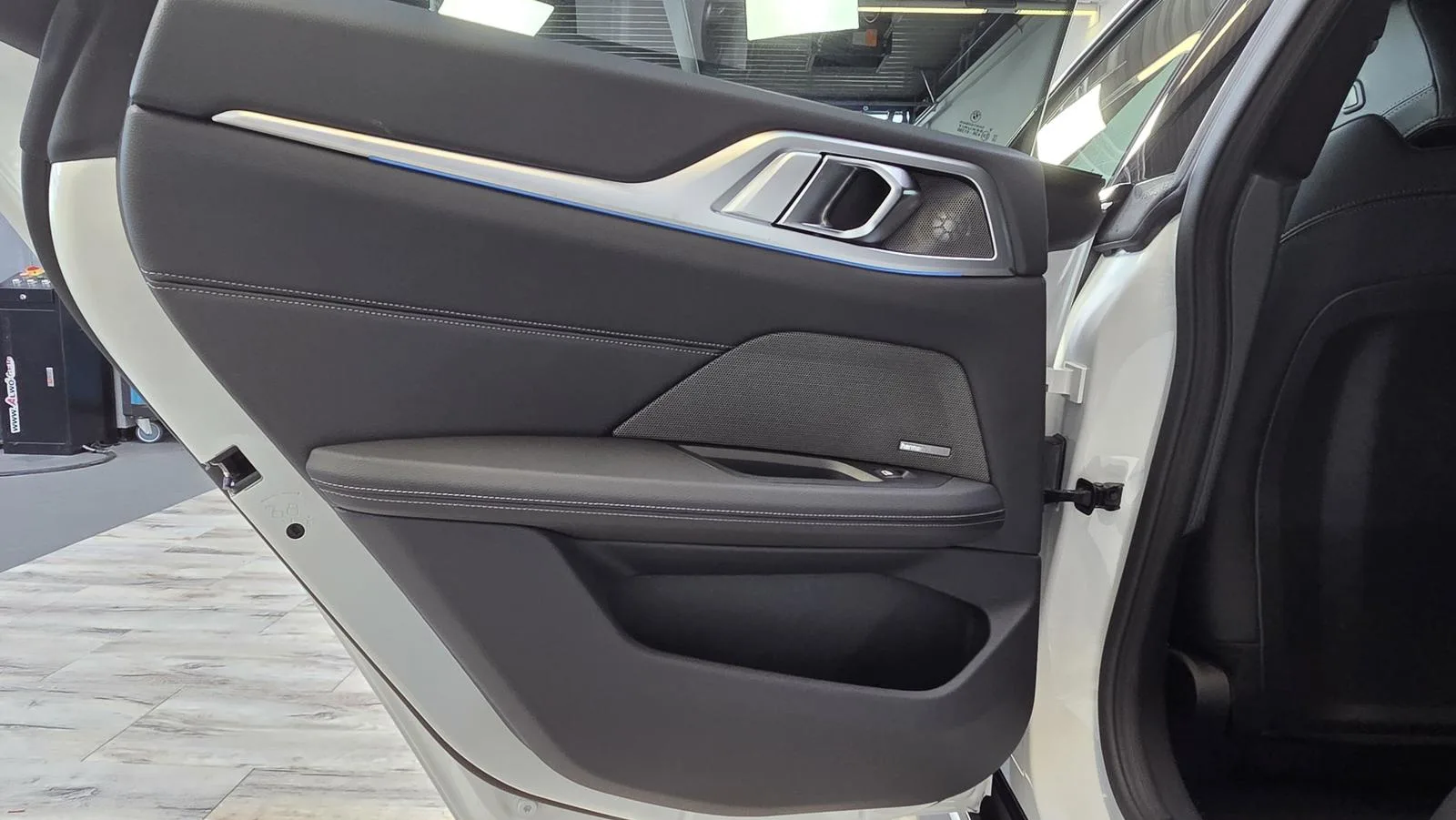 2025 BMW i4 xDrive40 M Sport Pro, 19/30