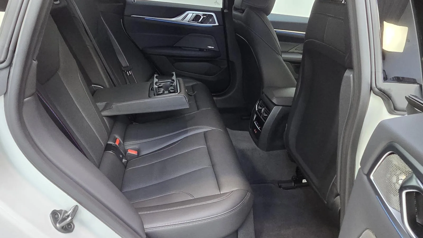 2025 BMW i4 xDrive40 M Sport Pro, 23/30