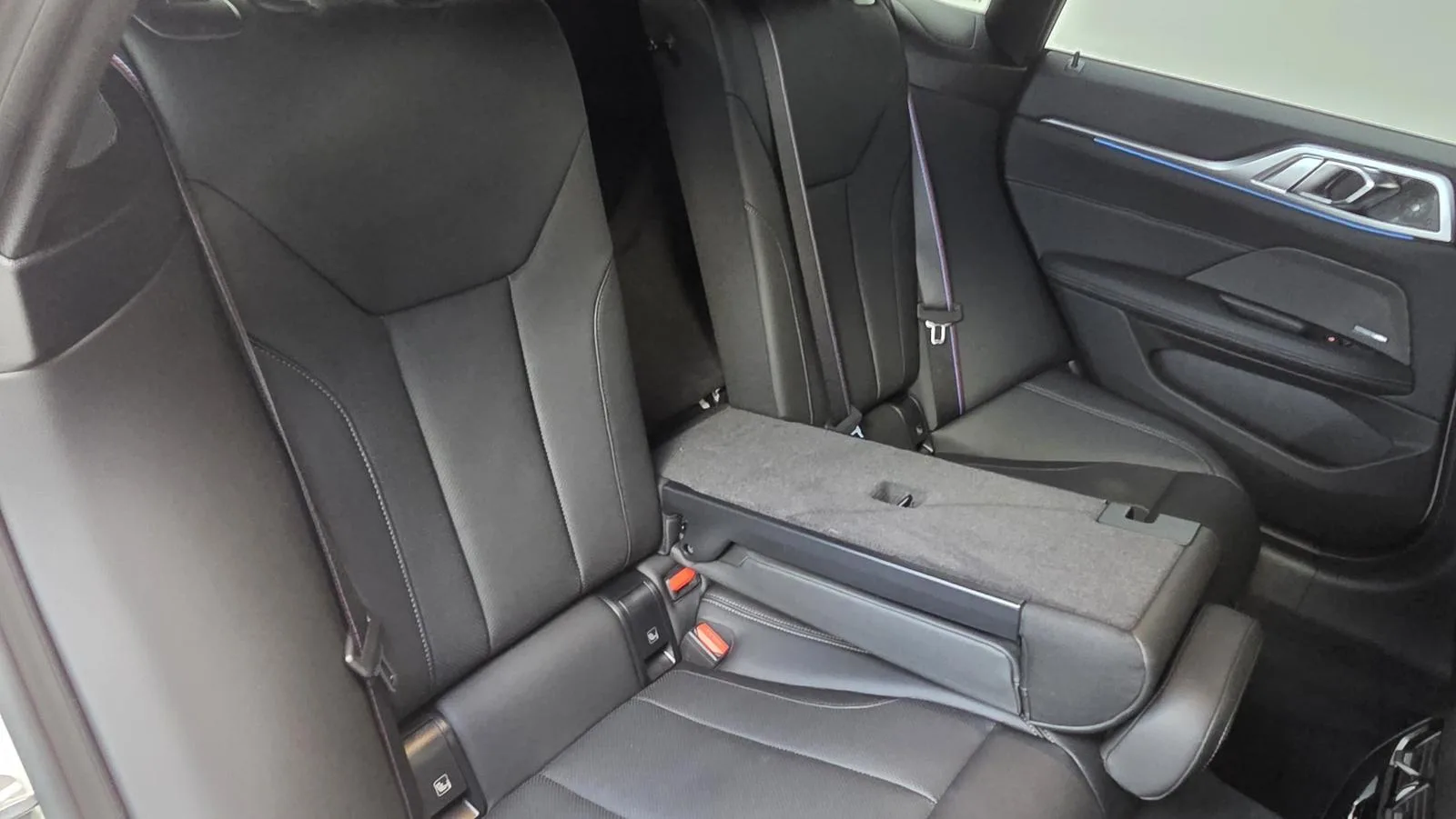 2025 BMW i4 xDrive40 M Sport Pro, 26/30
