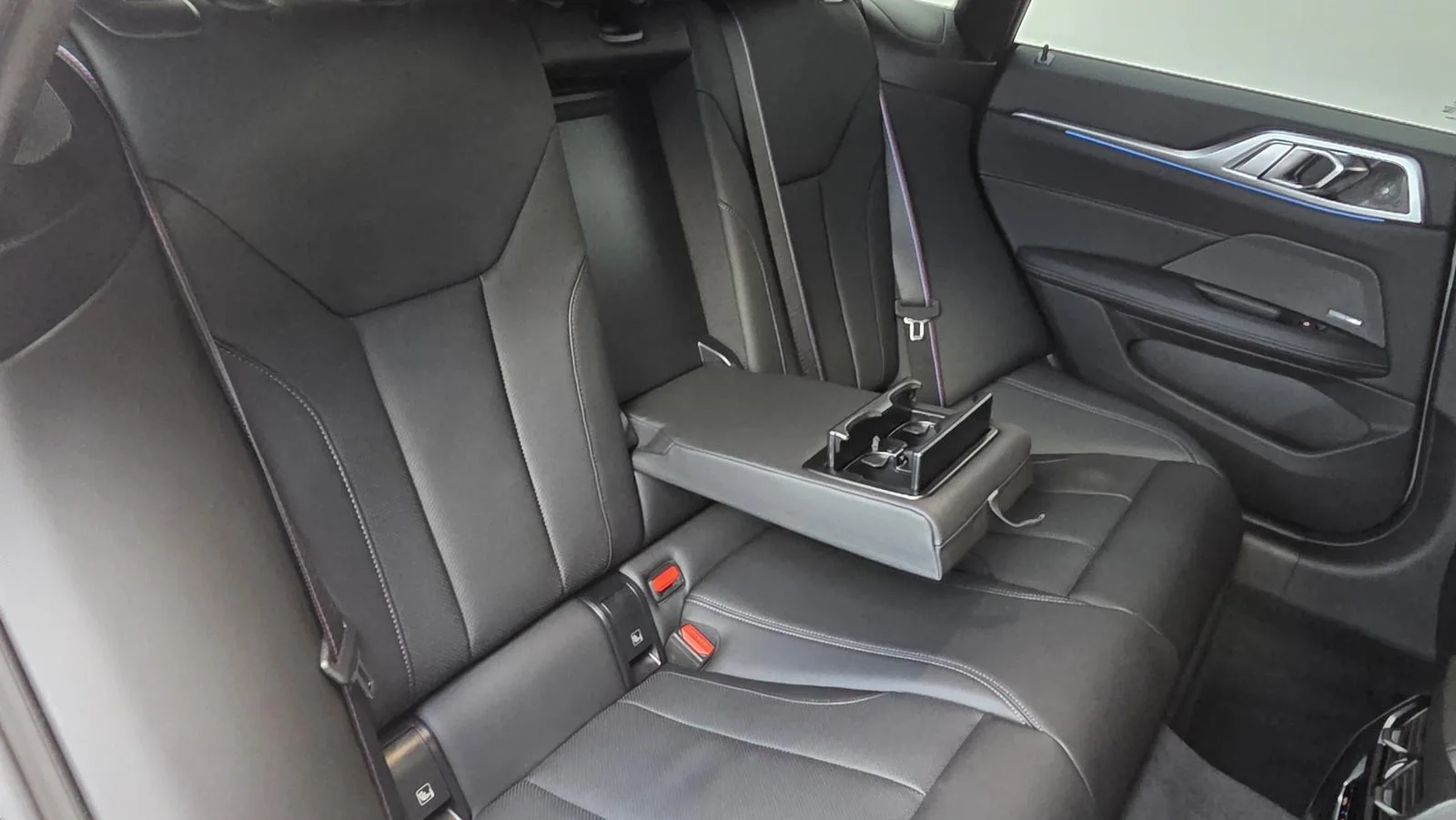 2025 BMW i4 xDrive40 M Sport Pro, 28/30