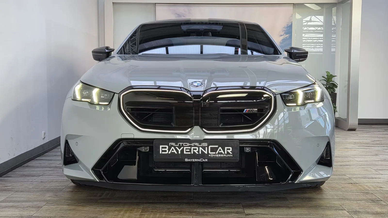 2025 BMW M5, 2/30