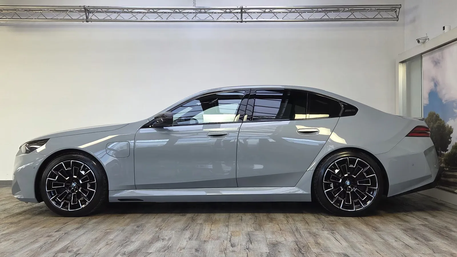 2025 BMW M5, 3/30